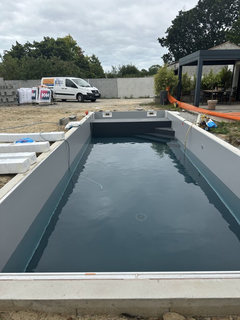 Littoral Construction, expert en aménagement extérieur à Saint-Hilaire-de-Riez et Commequiers : béton désactivé, béton poreux, pose de pavés pour sublimer vos extérieurs et vos clotures