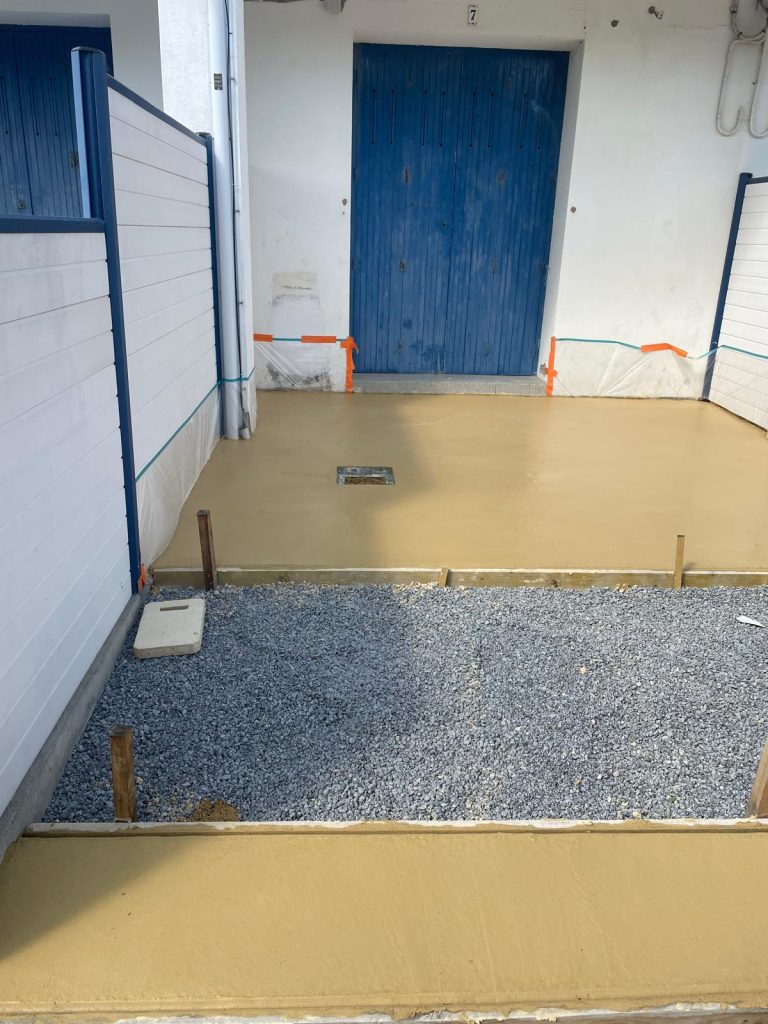Littoral Construction, expert en aménagement extérieur à Saint-Hilaire-de-Riez et Commequiers : béton désactivé, béton poreux, pose de pavés pour sublimer vos extérieurs et vos clotures