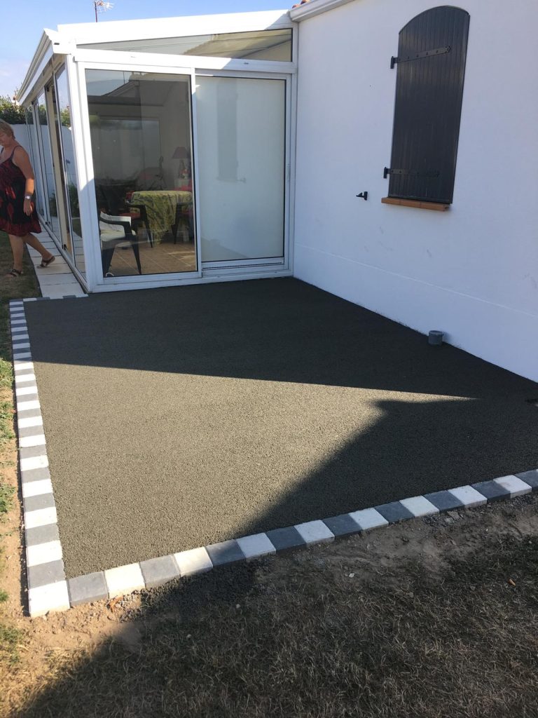 Littoral Construction, expert en aménagement extérieur à Saint-Hilaire-de-Riez et Commequiers : béton désactivé, béton poreux, pose de pavés pour sublimer vos extérieurs et vos clotures