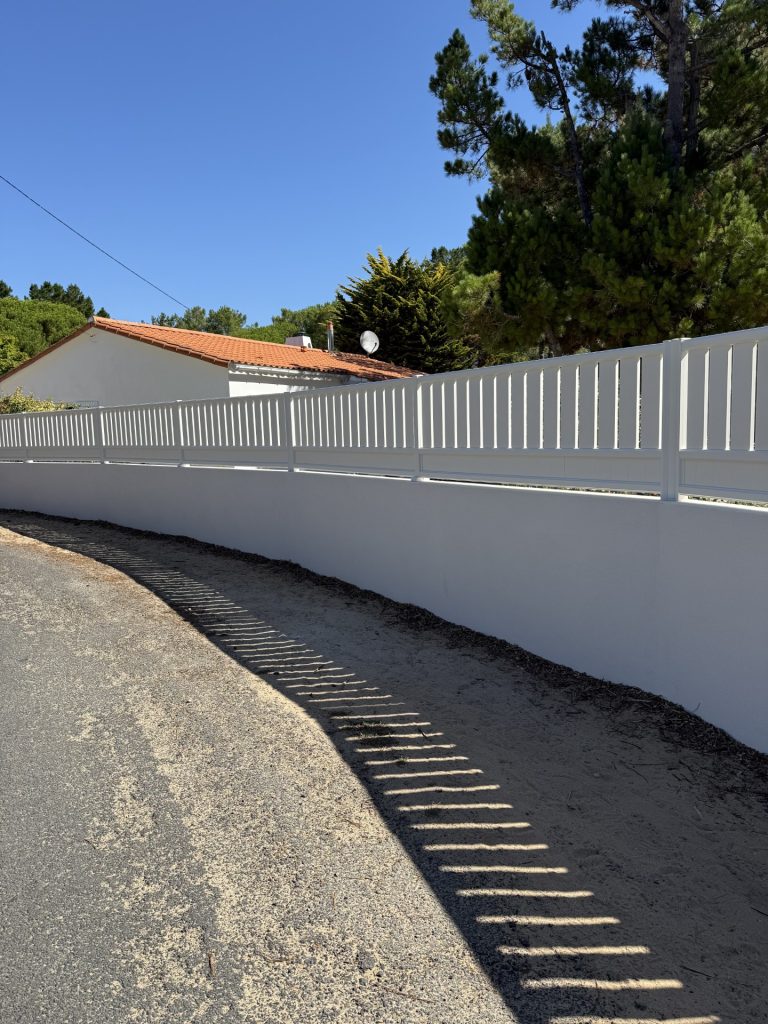 Littoral Construction, expert en aménagement extérieur à Saint-Hilaire-de-Riez et Commequiers : béton désactivé, béton poreux, pose de pavés pour sublimer vos extérieurs et vos clotures