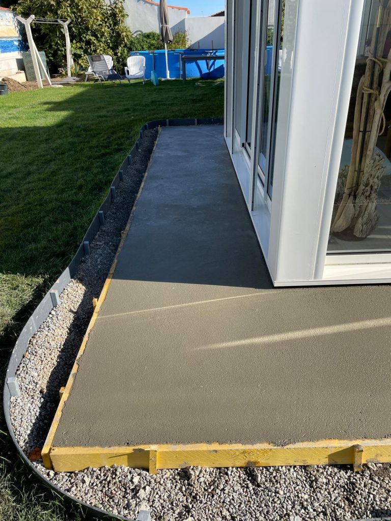 Littoral Construction, expert en aménagement extérieur à Saint-Hilaire-de-Riez et Commequiers : béton désactivé, béton poreux, pose de pavés pour sublimer vos extérieurs et vos clotures