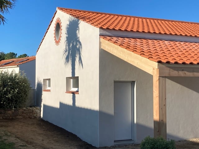 Littoral Construction, spécialiste de l’extension & rénovation de votre maison à Saint-Hilaire-de-Riez : agrandissement, surélévation et rénovation complète.